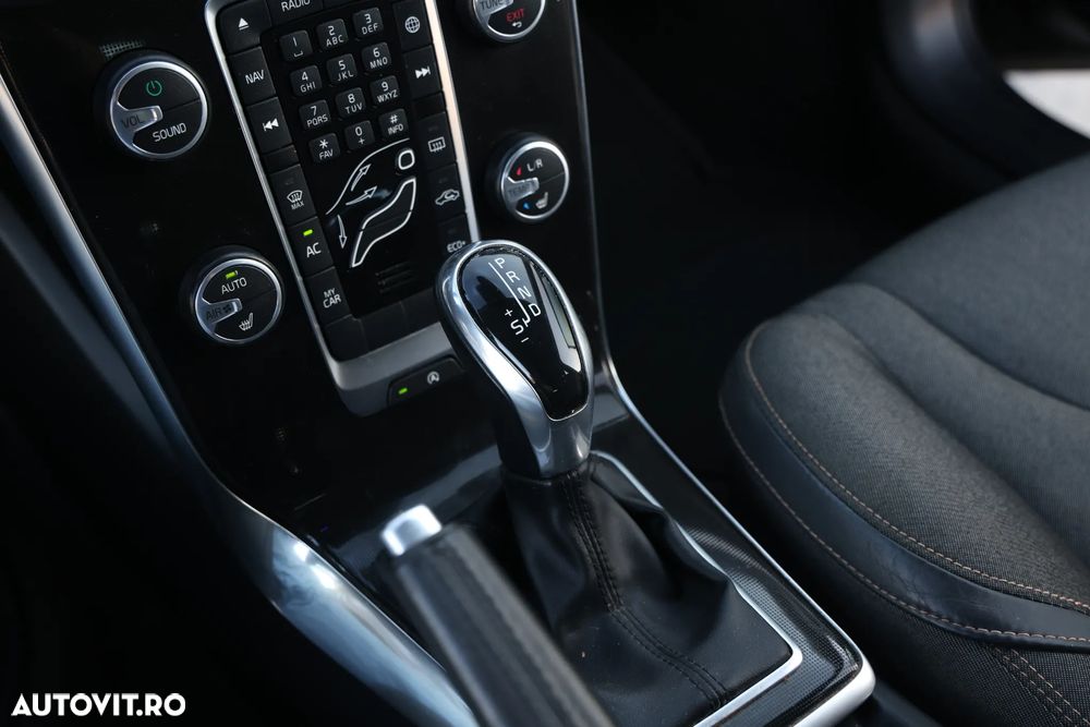 Volvo V40 D3 Geartronic Momentum - 12