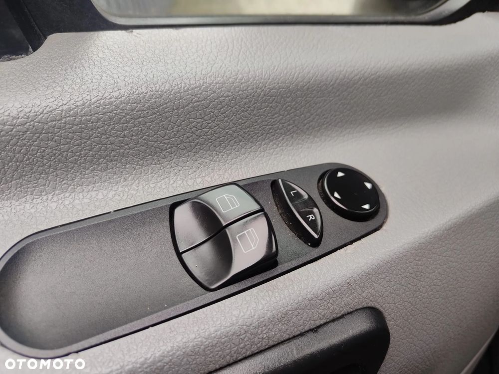 Mercedes-Benz Sprinter - 12