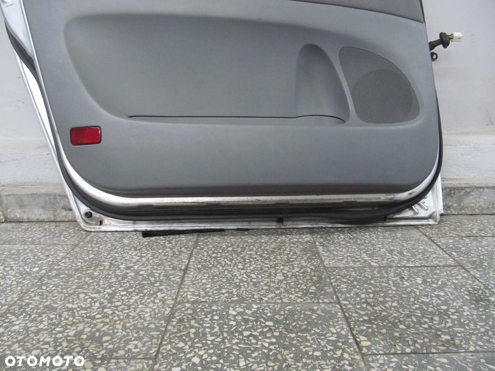 TOYOTA AVENSIS VERSO DRZWI LEWY TYL KPL 1C0 01-06 - 8