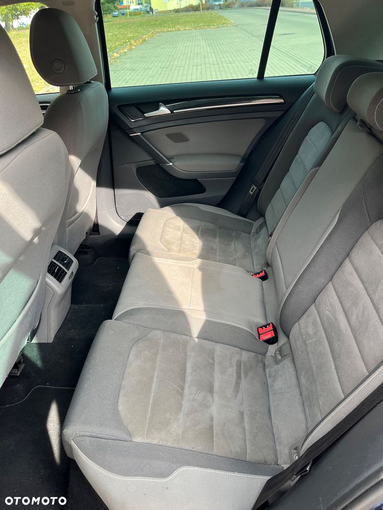 Volkswagen Golf - 10