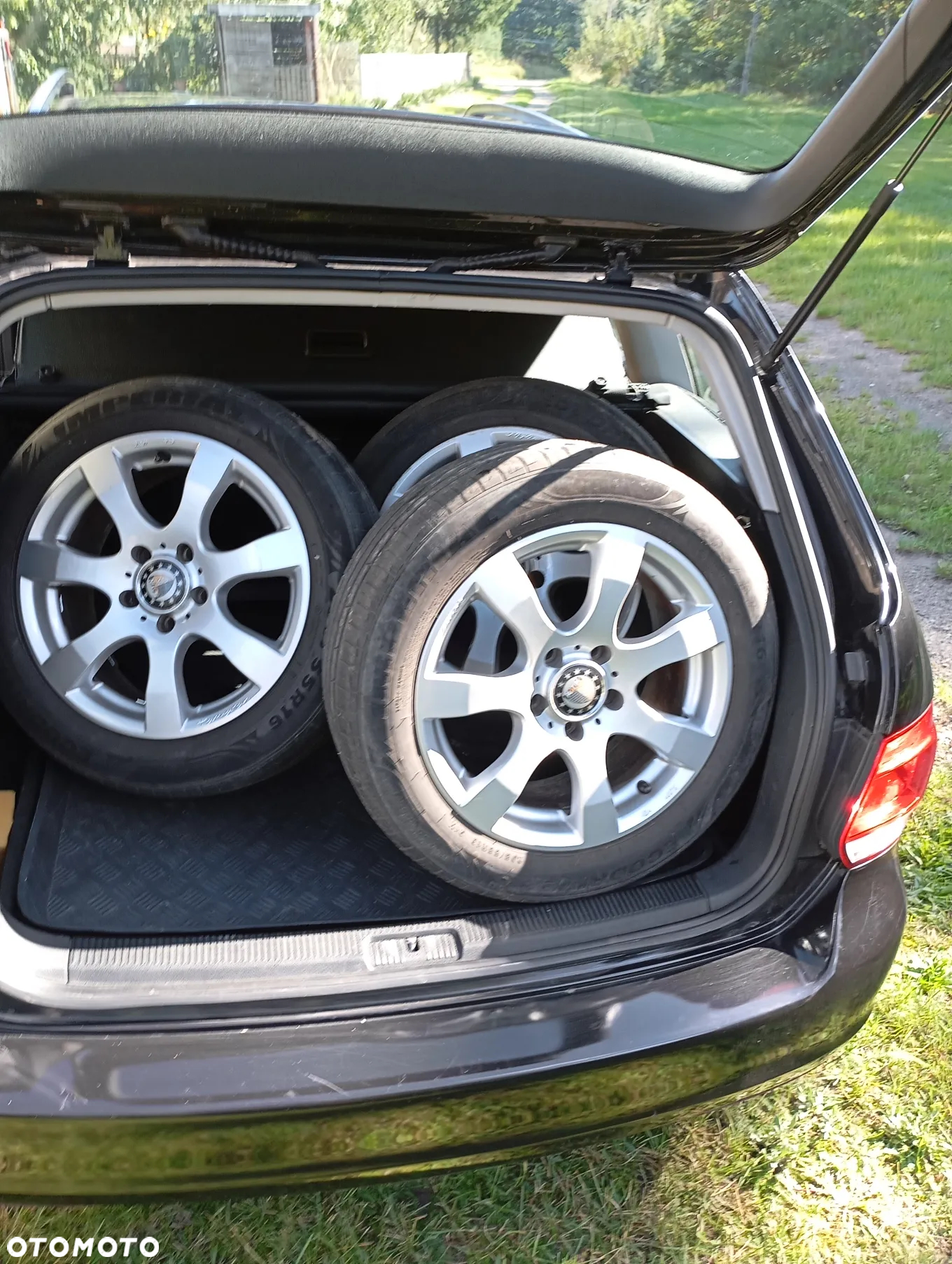 Volkswagen Golf VI 1.6 TDI BlueMot Comfortline - 19