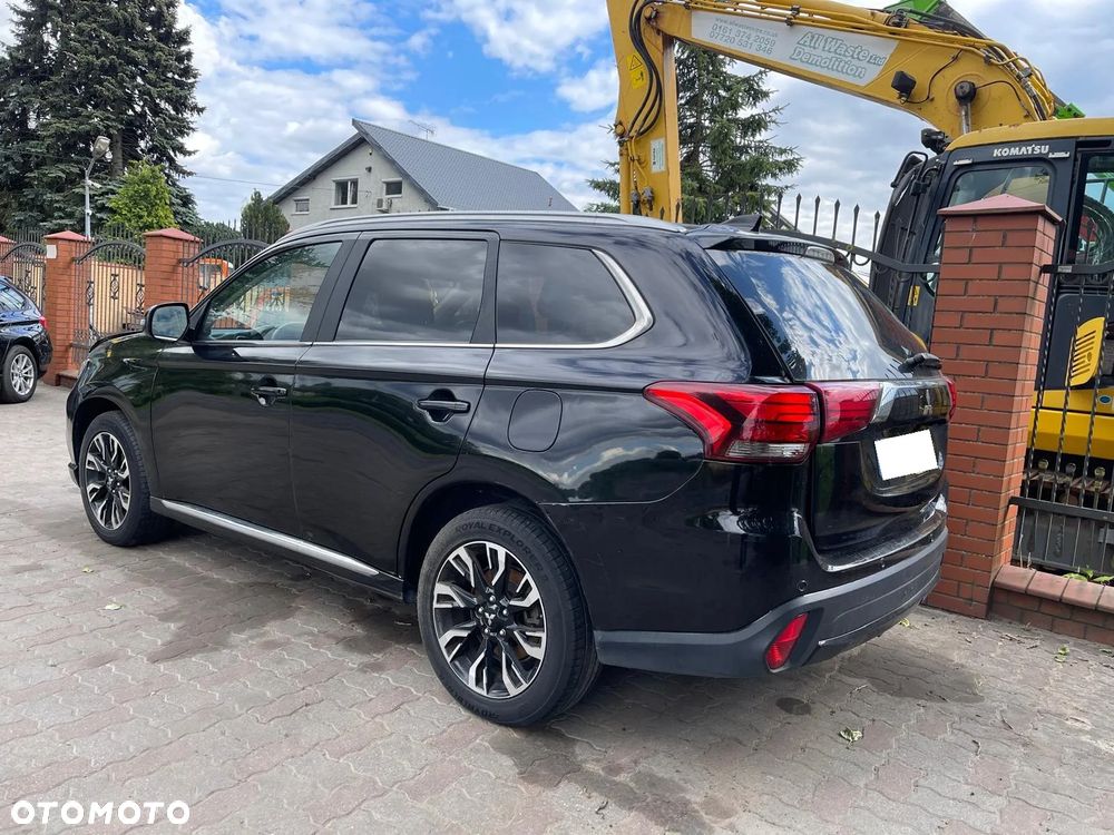 Mitsubishi Outlander Instyle NAVI + - 1