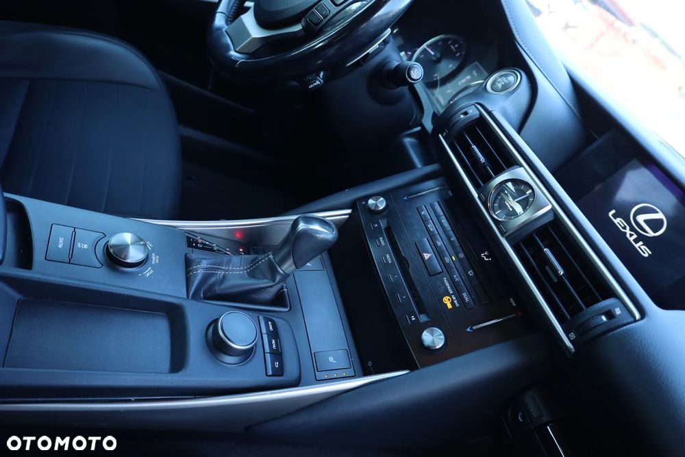 Lexus IS 200t Elegance - 15