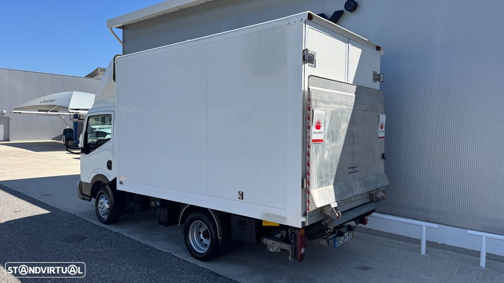 Nissan Cabstar C/ Plat. Elevatória NT 400 3.0 dCi - 1