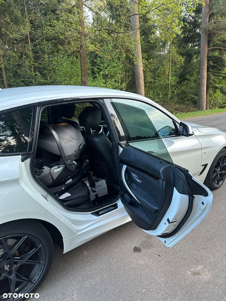 BMW Seria 3 320d M Sport - 11
