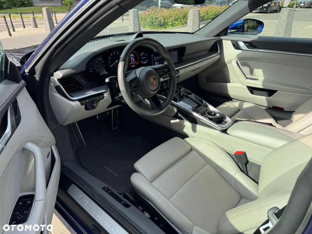 Porsche 911 Carrera 4 - 7