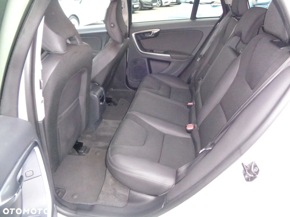 Volvo V60 - 13