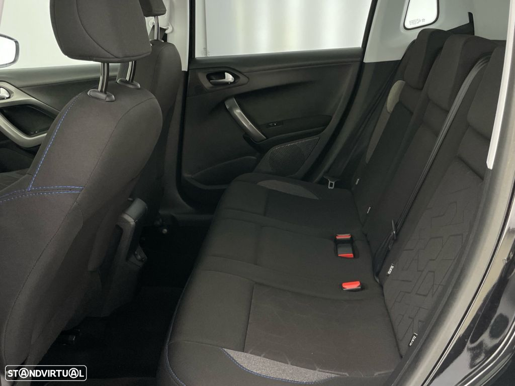 Peugeot 2008 1.2 PureTech Style - 12