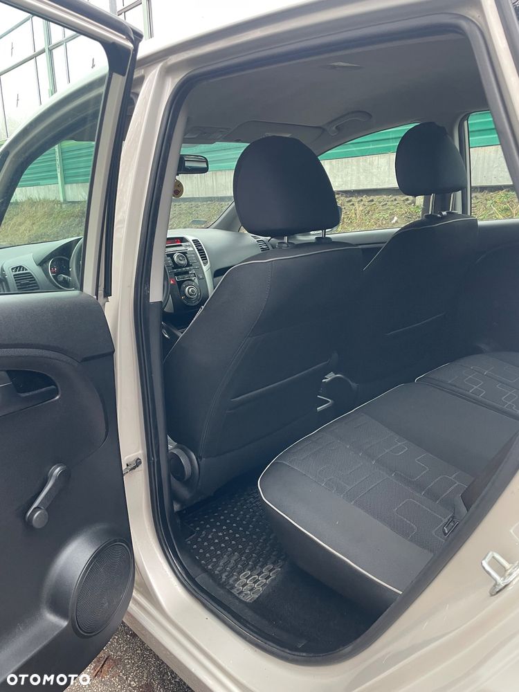 Kia Venga 1.6 L - 14