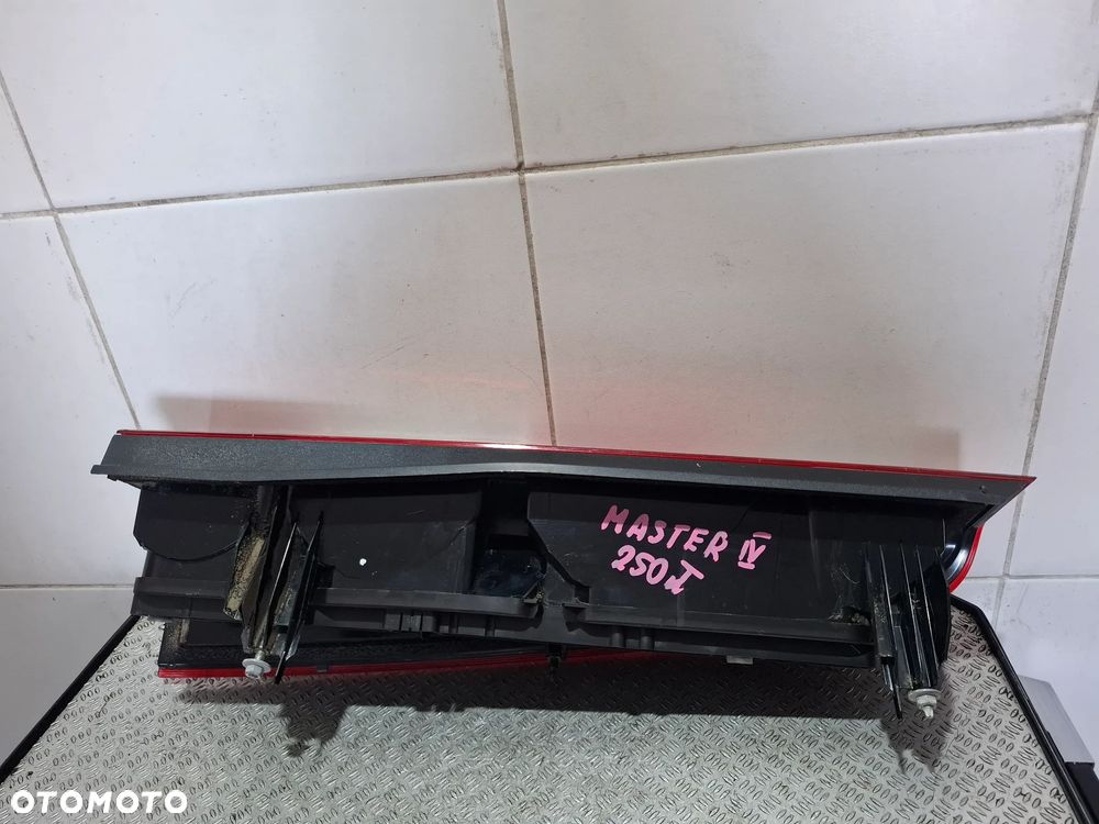 Lampa lewy tył Renault Master IV 2021 rok - 4