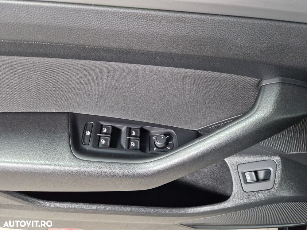 Volkswagen Passat 2.0 TDI DSG Trendline - 10