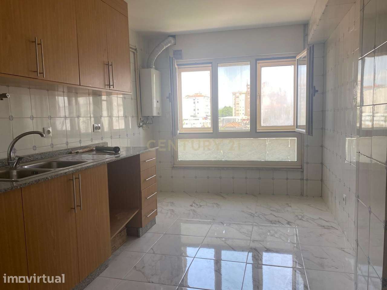 Apartamento T2 + 1  Renovado em Santa Maria Maior, Chaves - Grande imagem: 2/6