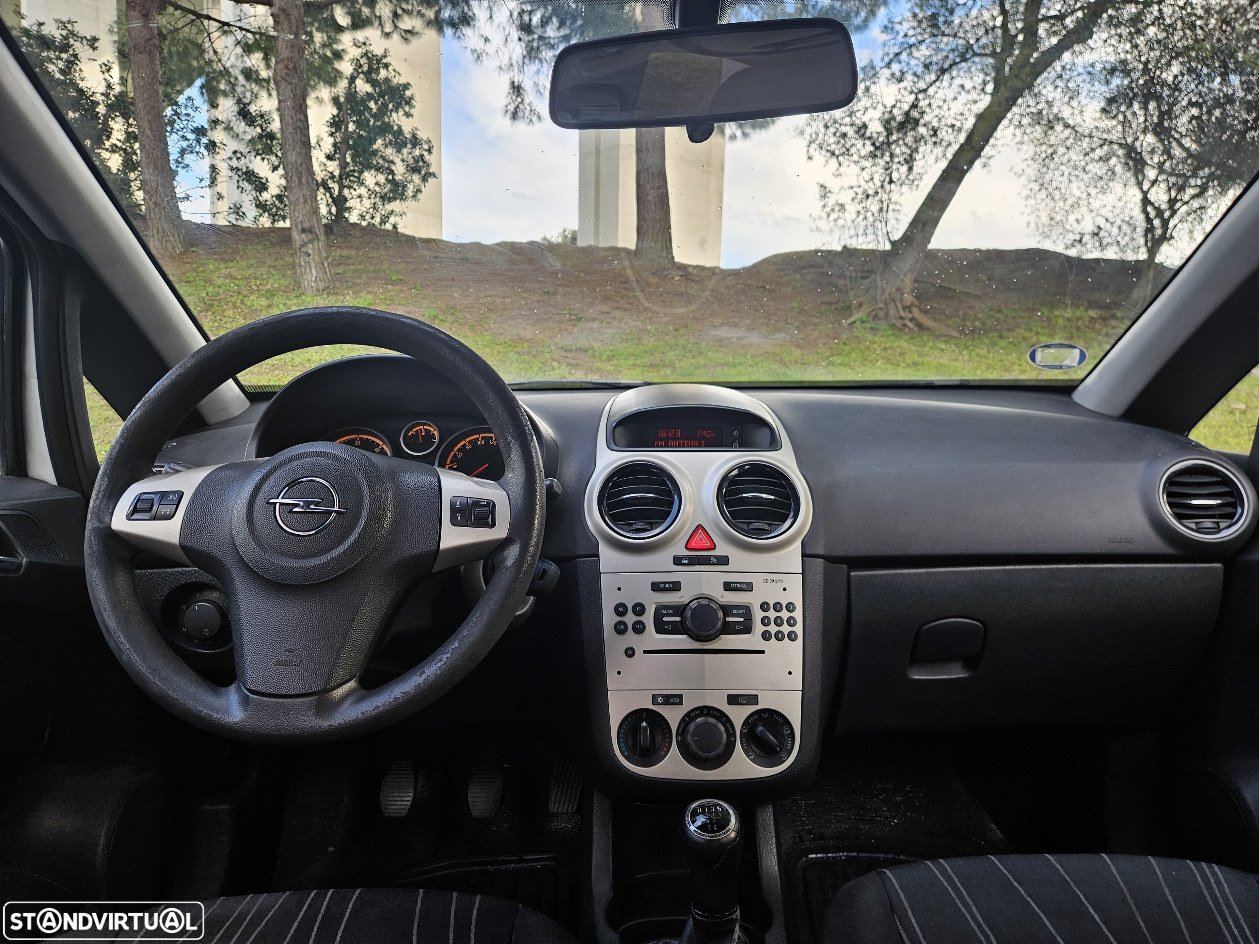 Opel Corsa 1.3 CDTi Enjoy EcoFLEX - 9