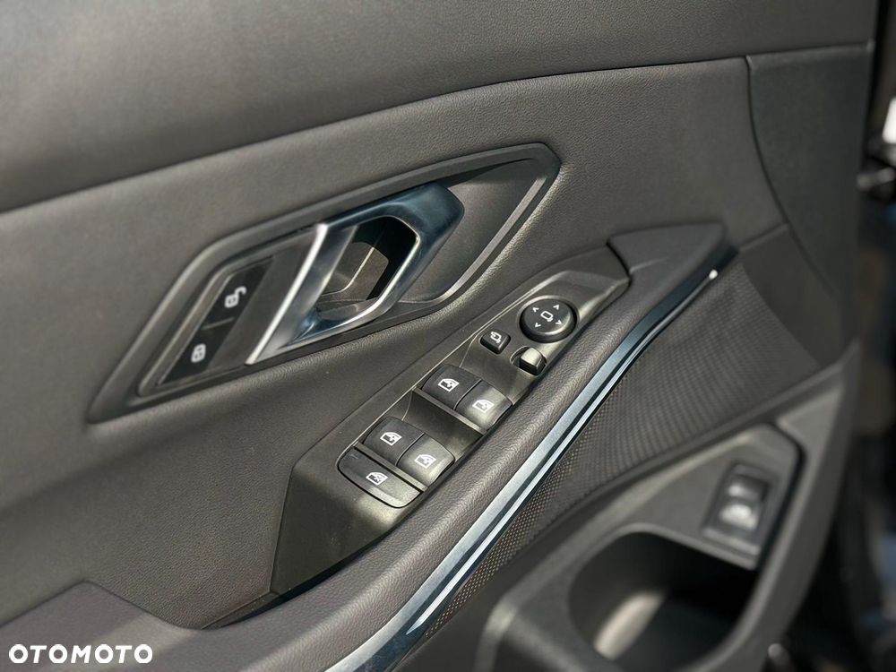 BMW Seria 3 318d mHEV M Sport - 23