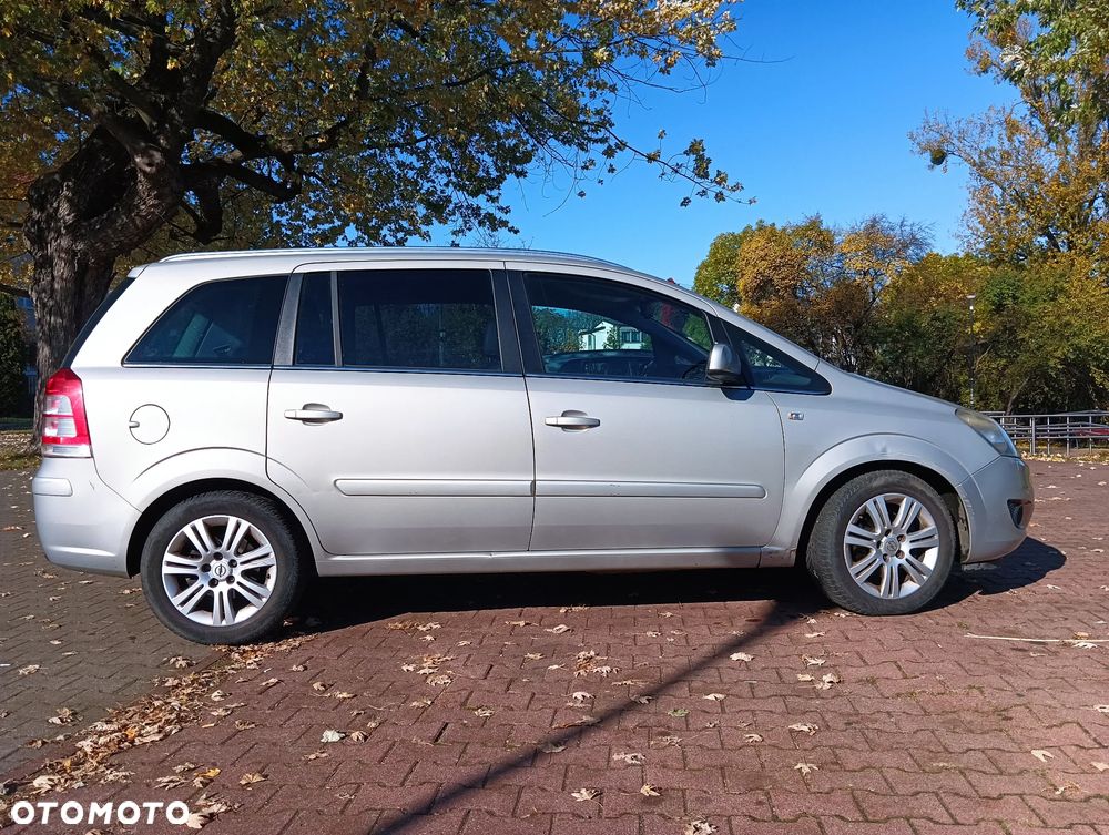 Opel Zafira 1.8 Cosmo - 2