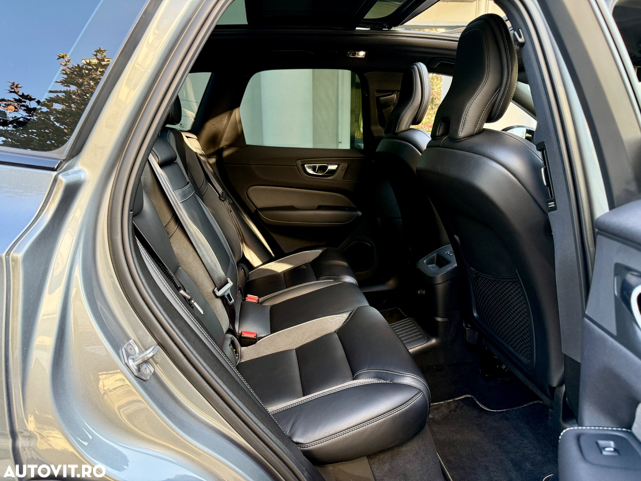 Volvo XC 60 Recharge T8 Twin Engine eAWD R-Design - 18