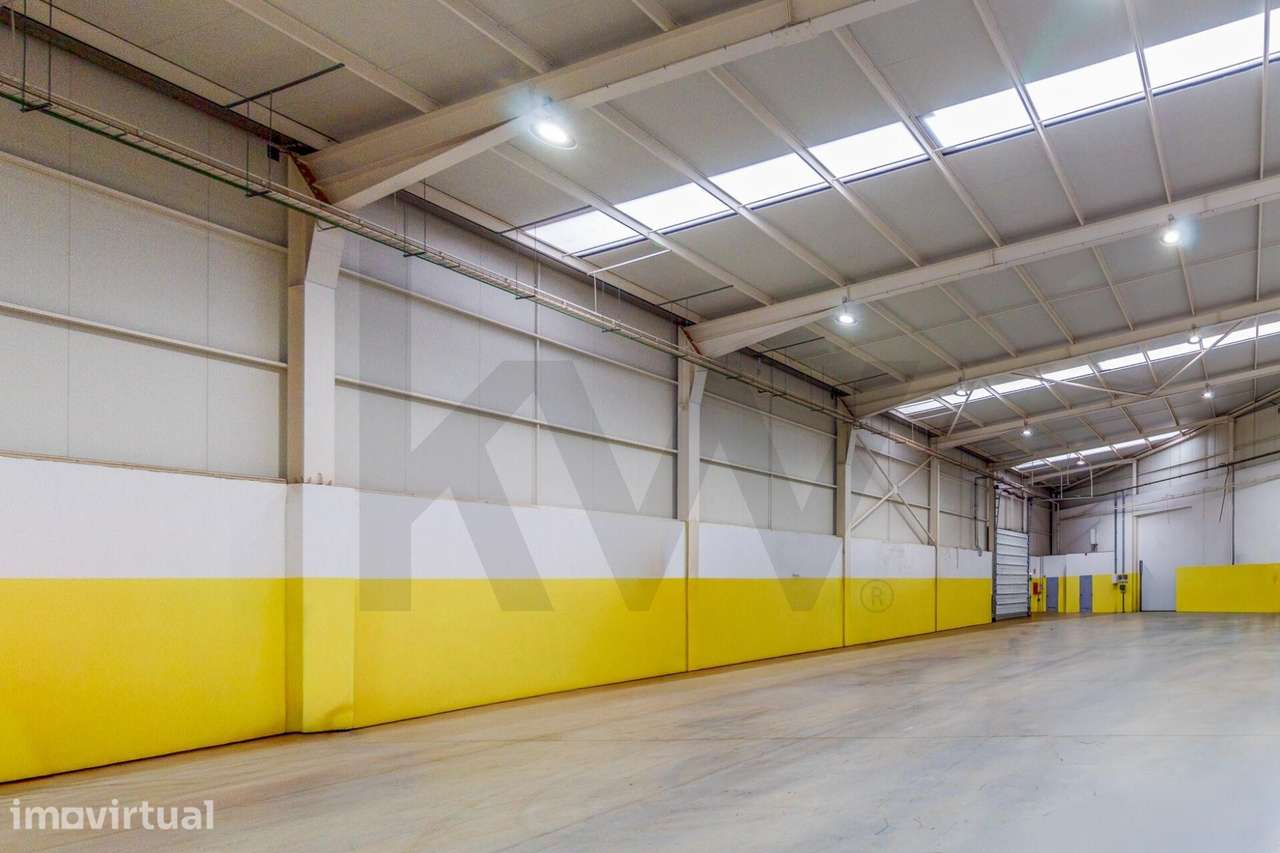 Magnifico, Armazém com LU para industria com 1275m2  P. de Brandão, St - Grande imagem: 4/10