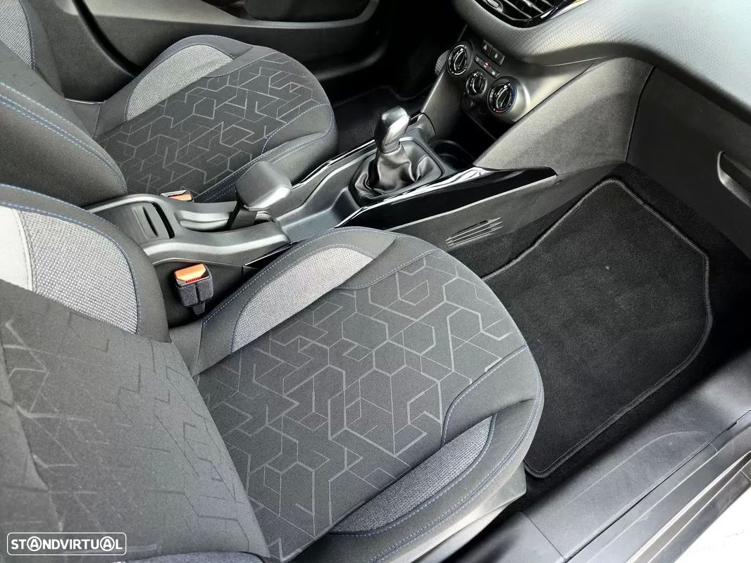 Peugeot 2008 1.2 PureTech Signature - 26