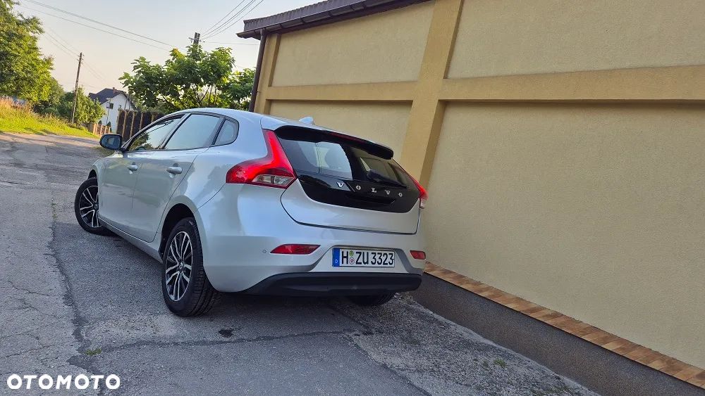 Volvo V40 D2 Momentum - 4