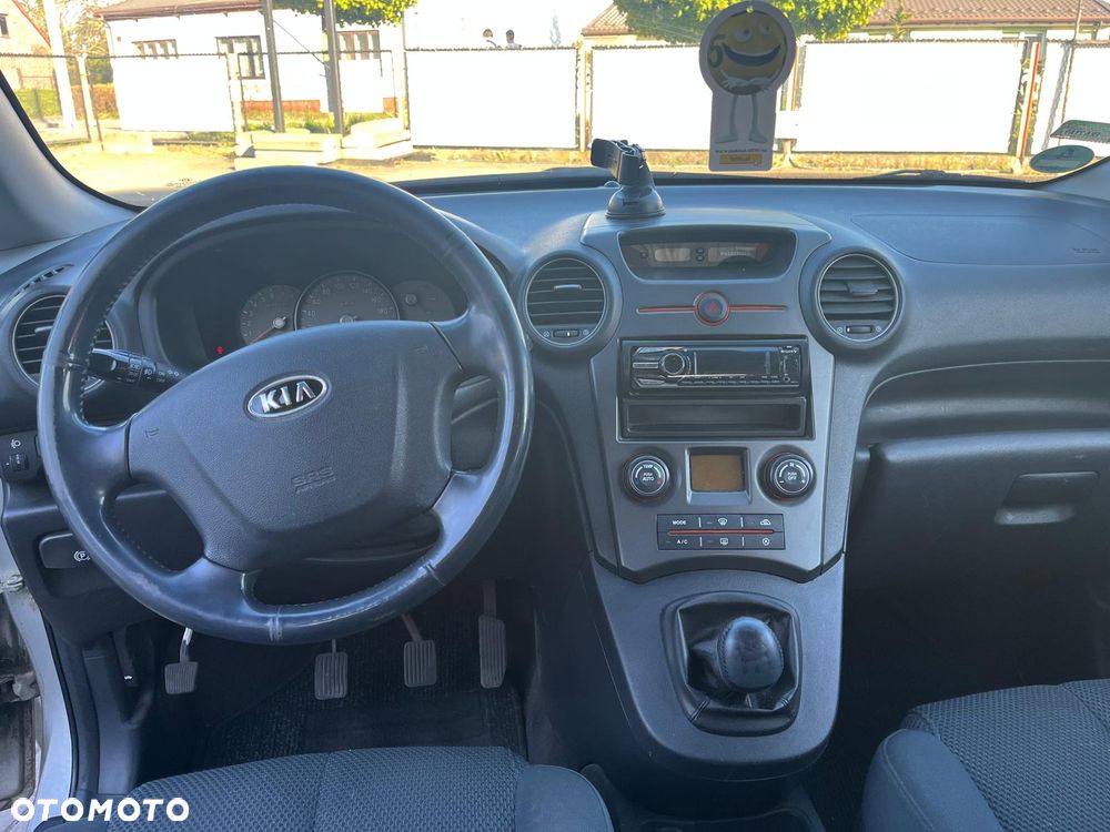 Kia Carens 2.0 EX - 11