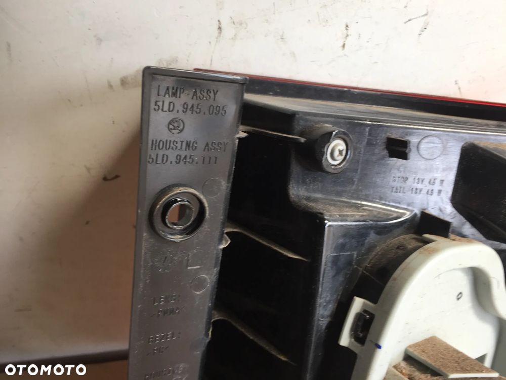 SKODA YETI 17R LAMPA LEWA TYŁ 5LD945095 - 3