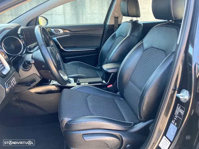 Kia XCeed 1.6 GDi PHEV Tech - 29