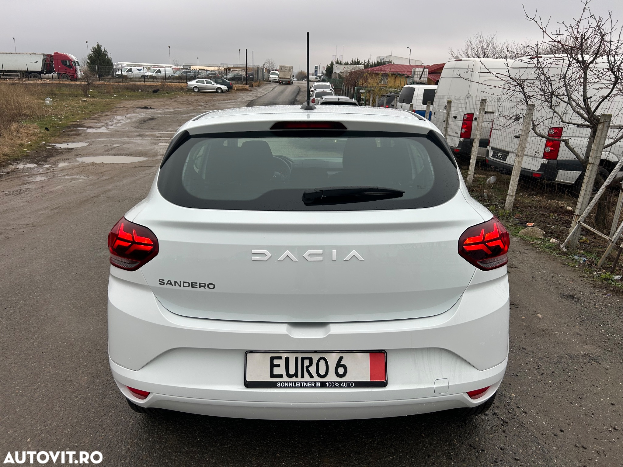 Dacia Sandero TCe 90 Essential - 8
