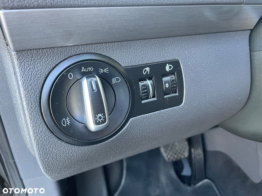 Volkswagen Touran 2.0 TDI DPF Highline DSG - 40