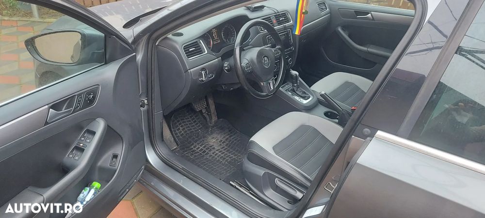 Volkswagen Jetta 2.0 TDI Sportline DSG - 6