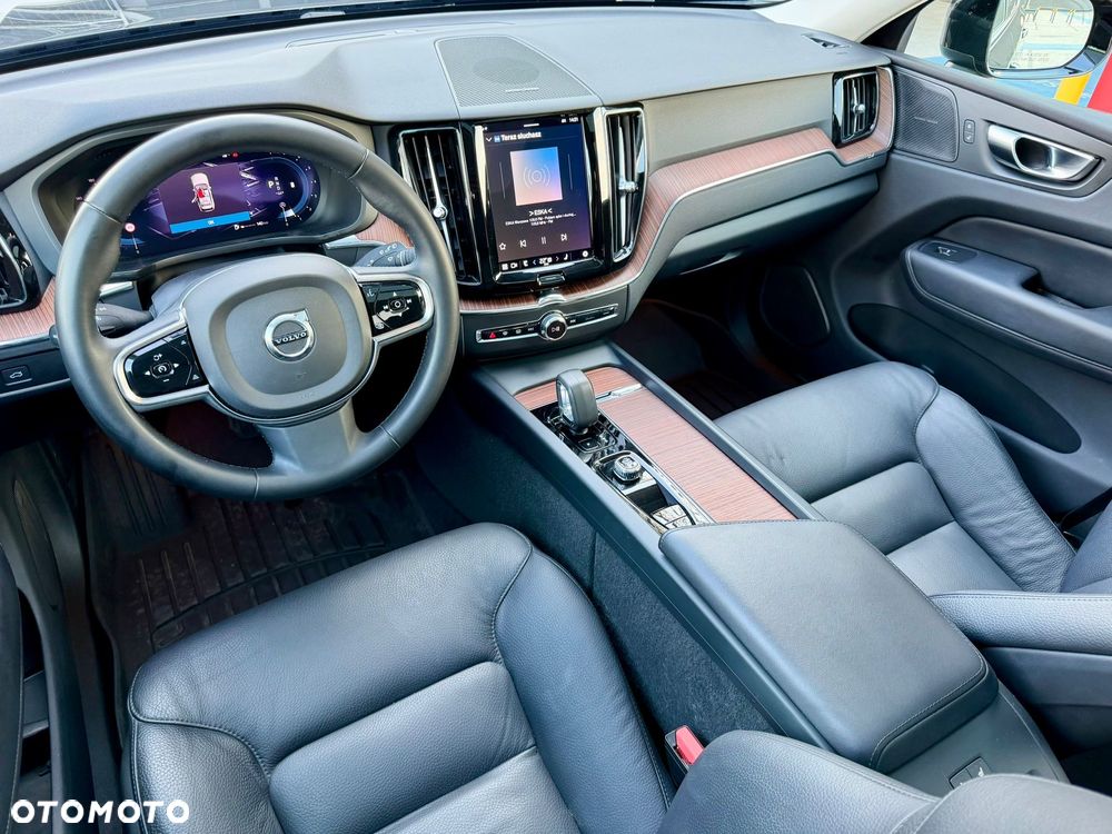 Volvo XC 60 B5 B AWD Plus Dark - 18