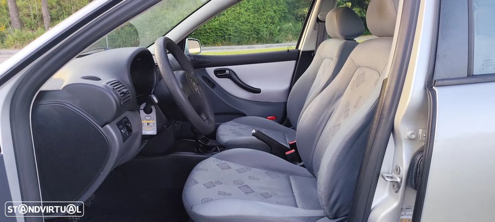 SEAT Leon 1.6 16V Signo - 10