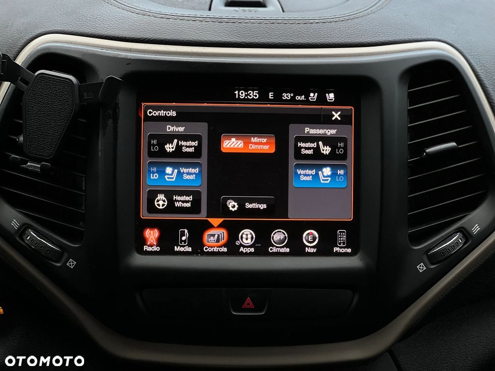 Jeep Cherokee - 16