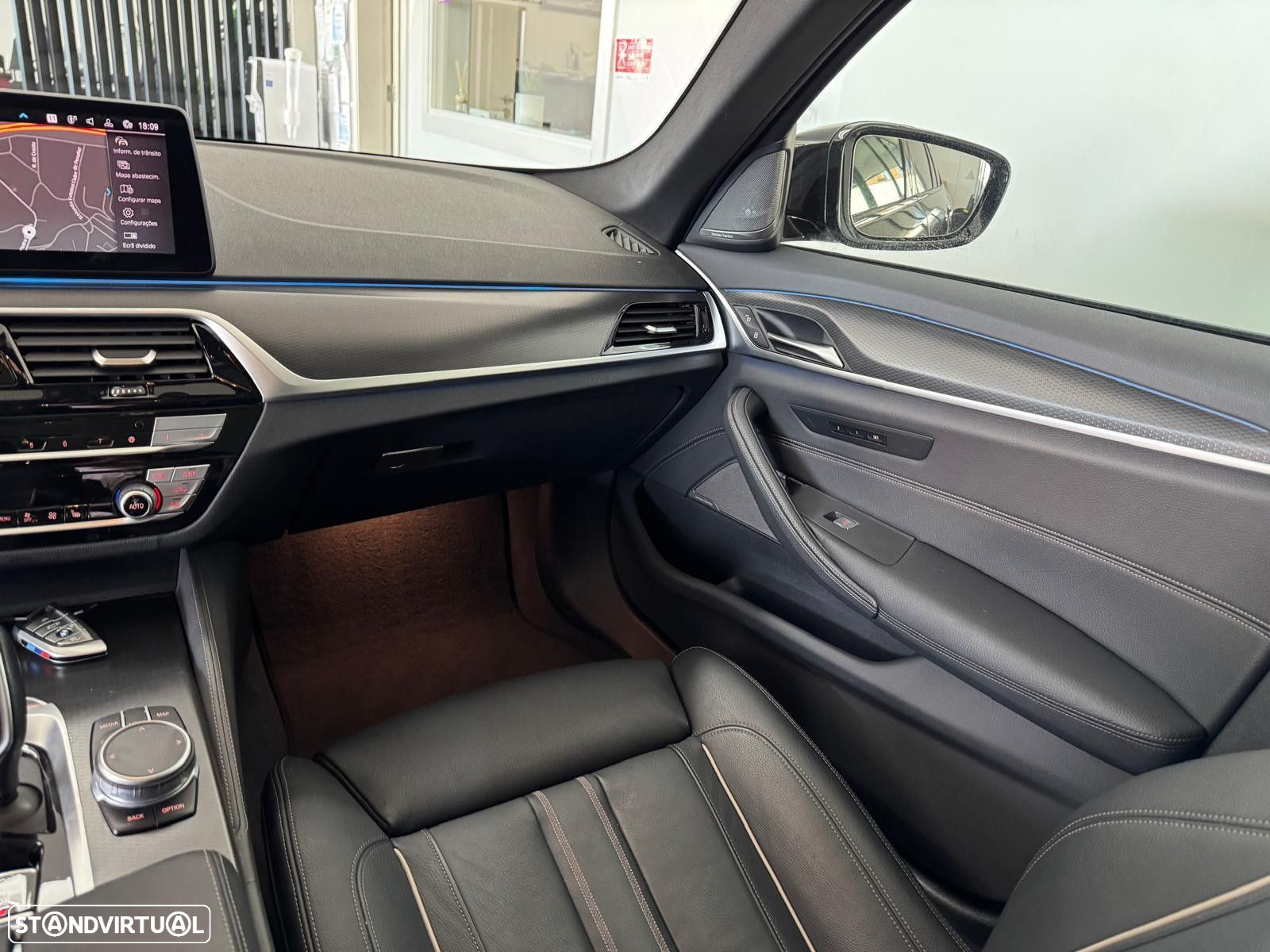 BMW 530 e Pack Desportivo M - 15