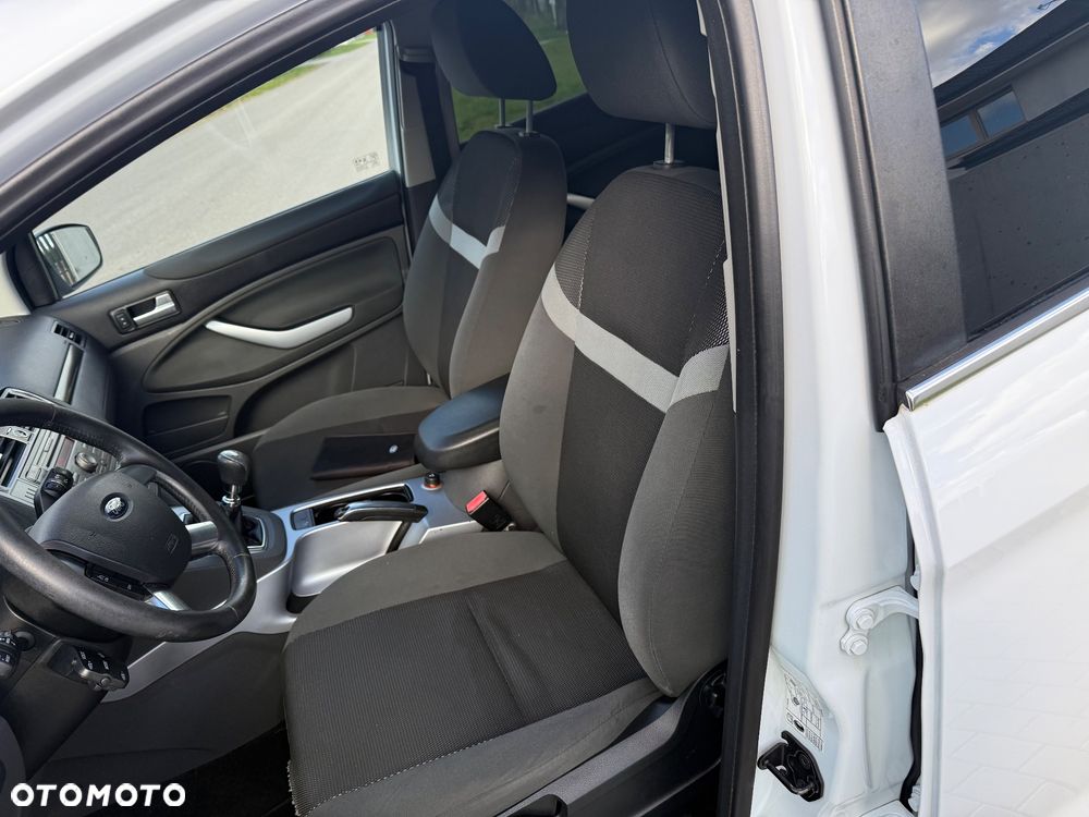 Ford Kuga - 18