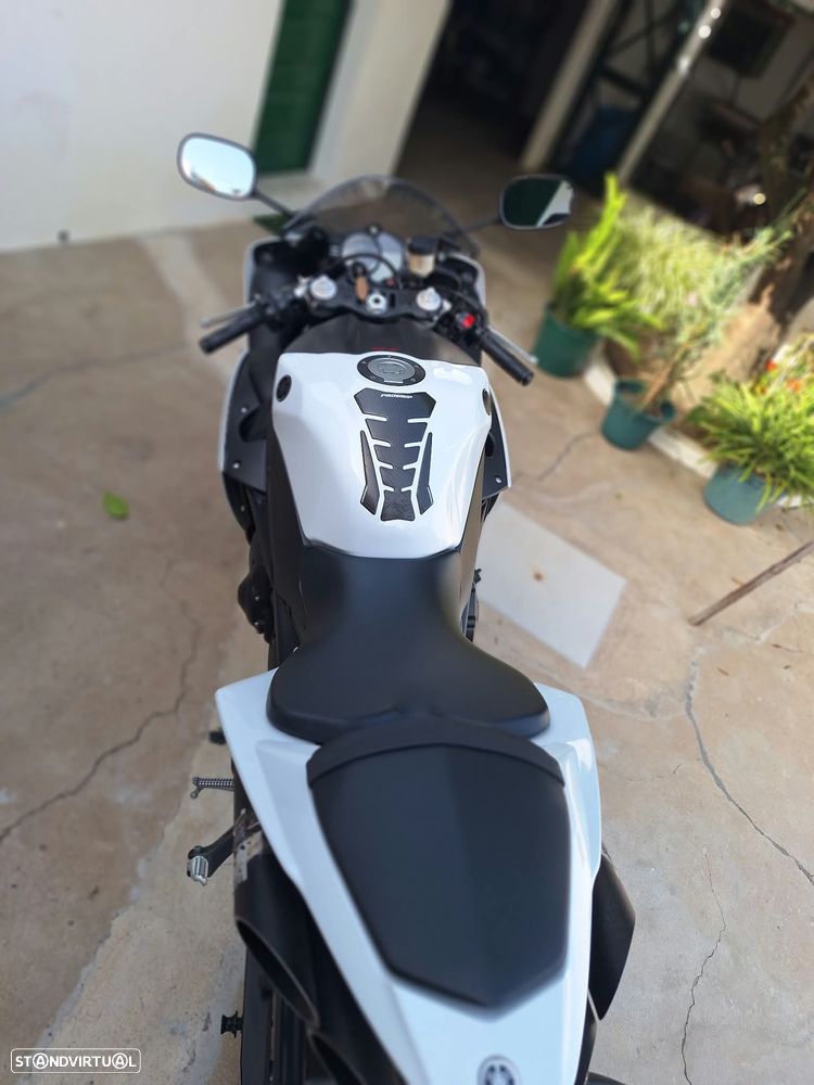 Yamaha YZF - 8