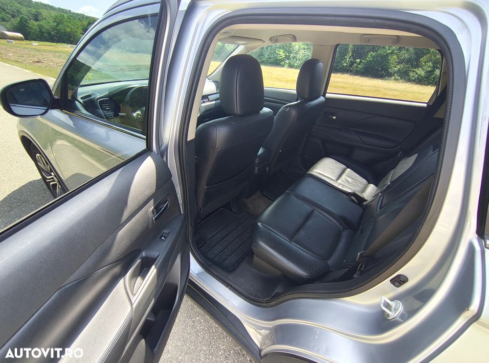 Mitsubishi Outlander - 11