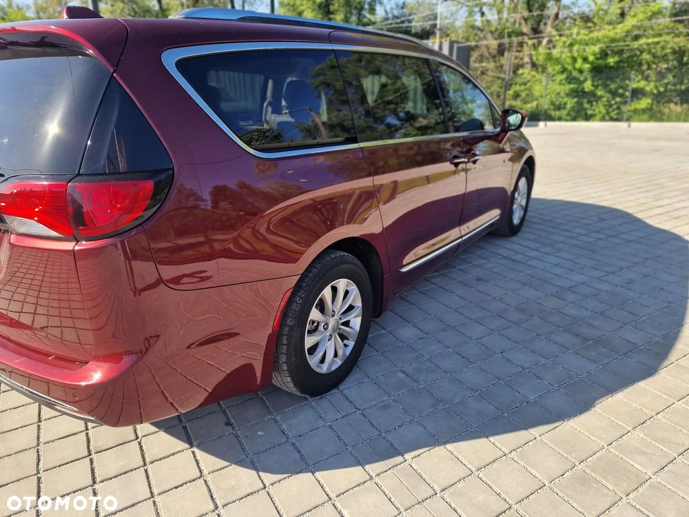 Chrysler Pacifica - 4