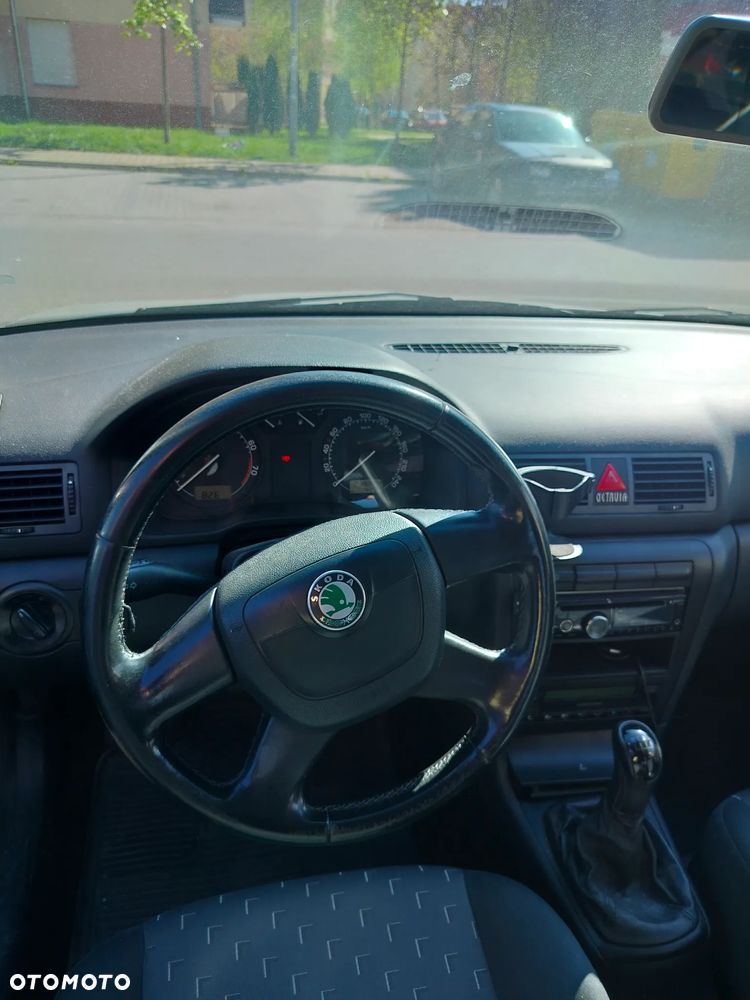 Skoda Octavia 1.6 Tour - 5