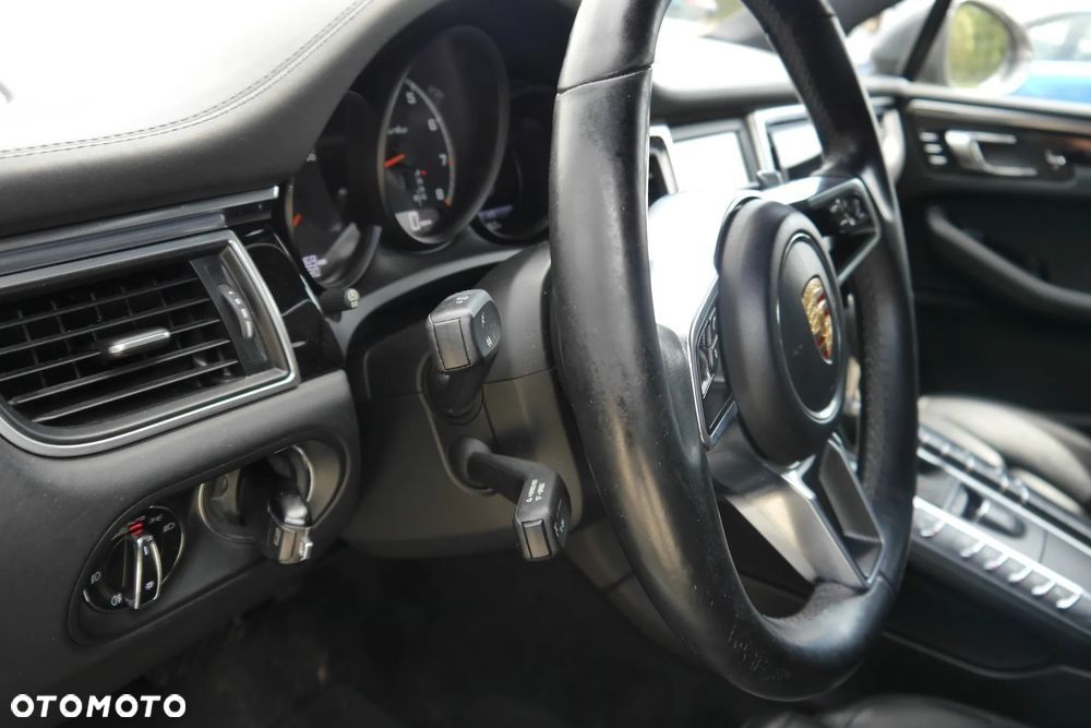 Porsche Macan Turbo - 18