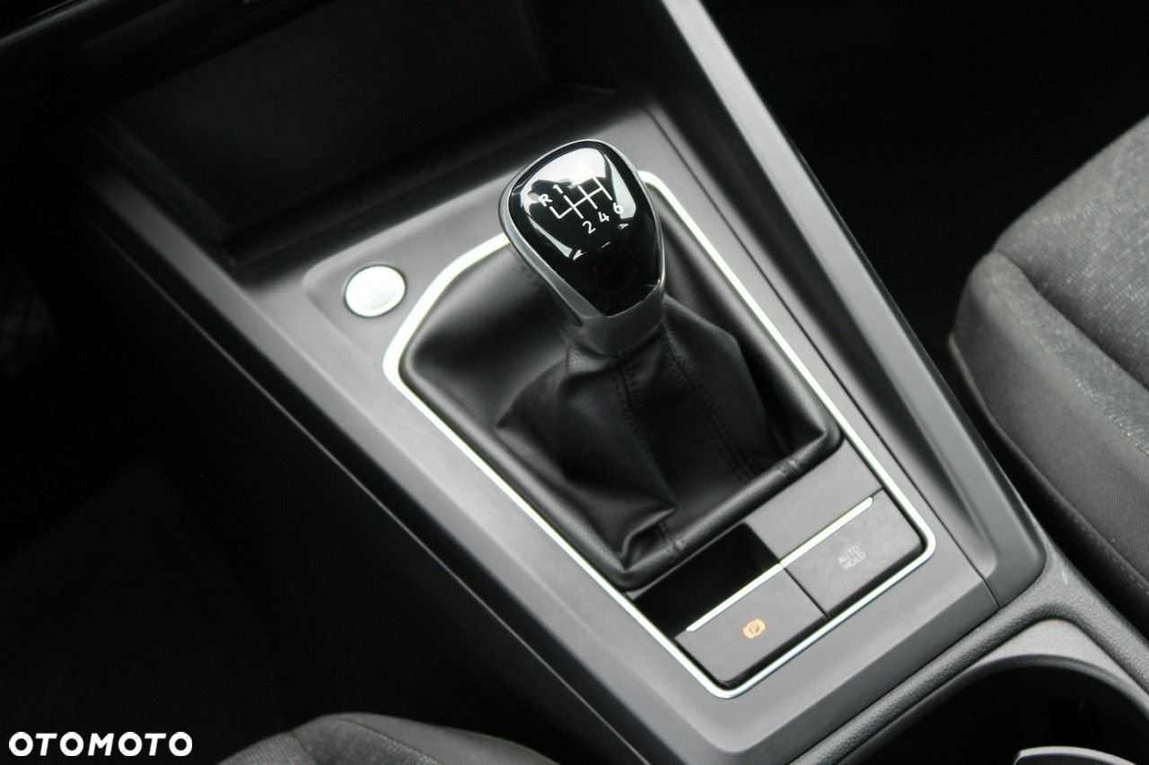 Volkswagen Golf - 22
