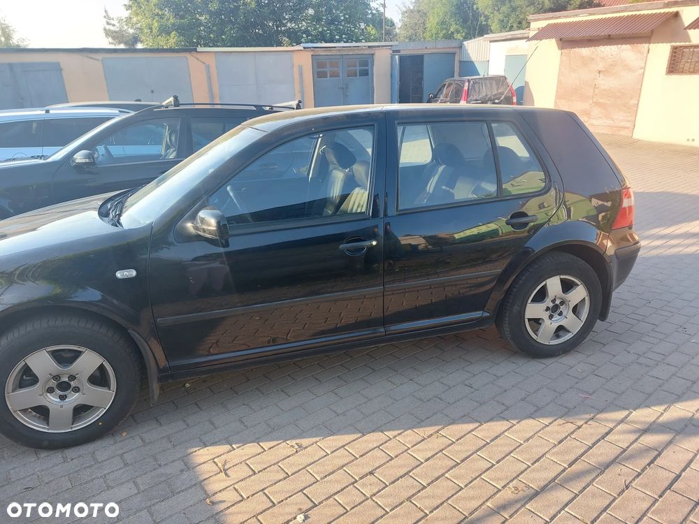 Volkswagen Golf - 1