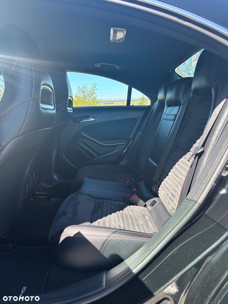 Mercedes-Benz CLA 250 7G-DCT - 17
