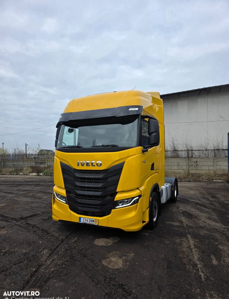 Iveco Stralis Hi-Way - 1
