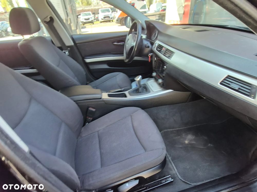 BMW Seria 3 320d - 30
