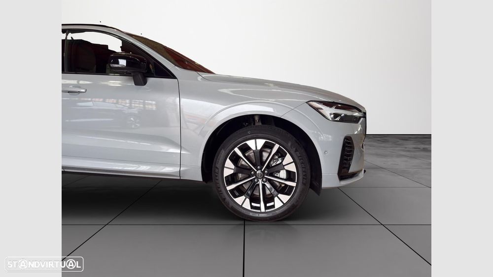 Volvo XC 60 2.0 T6 PHEV Plus Dark AWD - 11