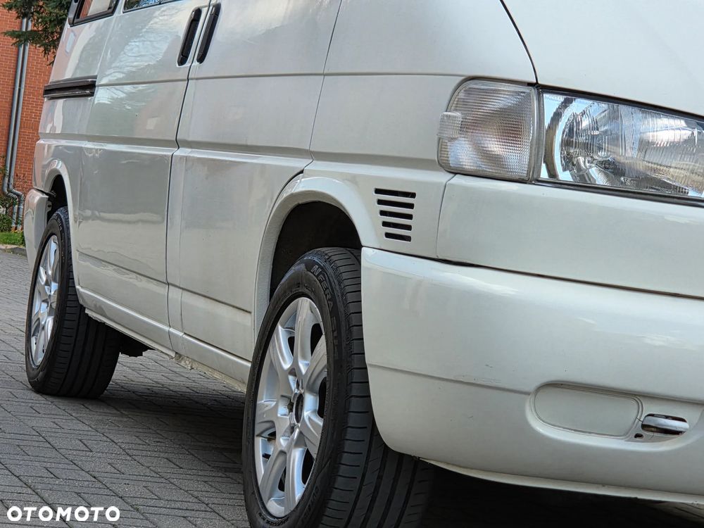 Volkswagen Caravelle - 8