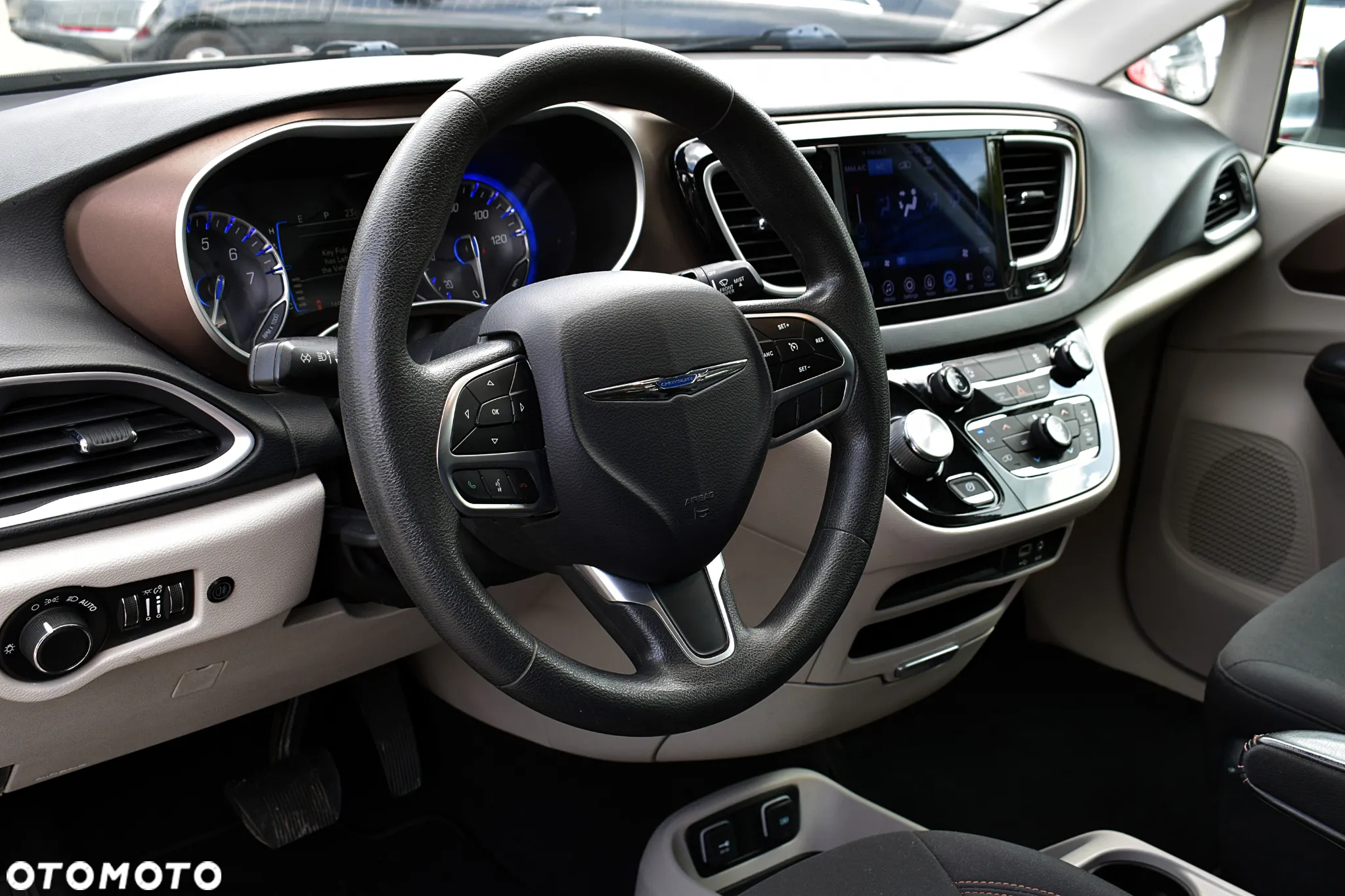 Chrysler Pacifica - 4