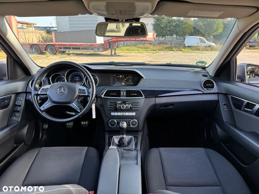 Mercedes-Benz Klasa C 180 BlueEFFICIENCY Elegance - 2