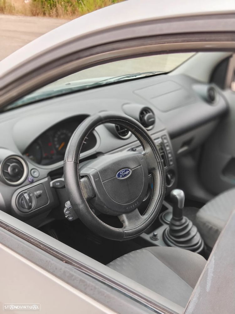 Ford Fiesta 1.4 TDCi Ambiente - 14
