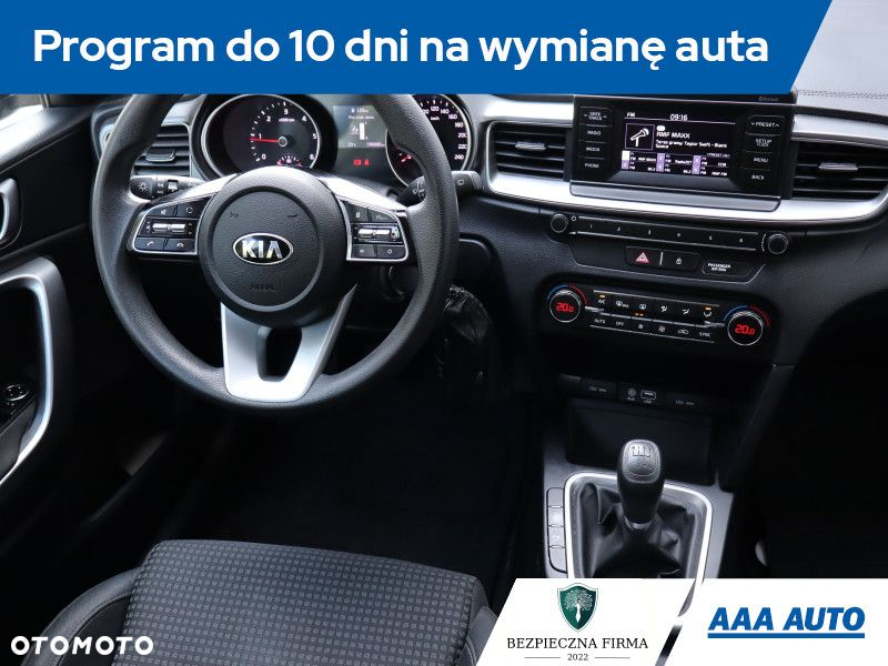 Kia Ceed - 8